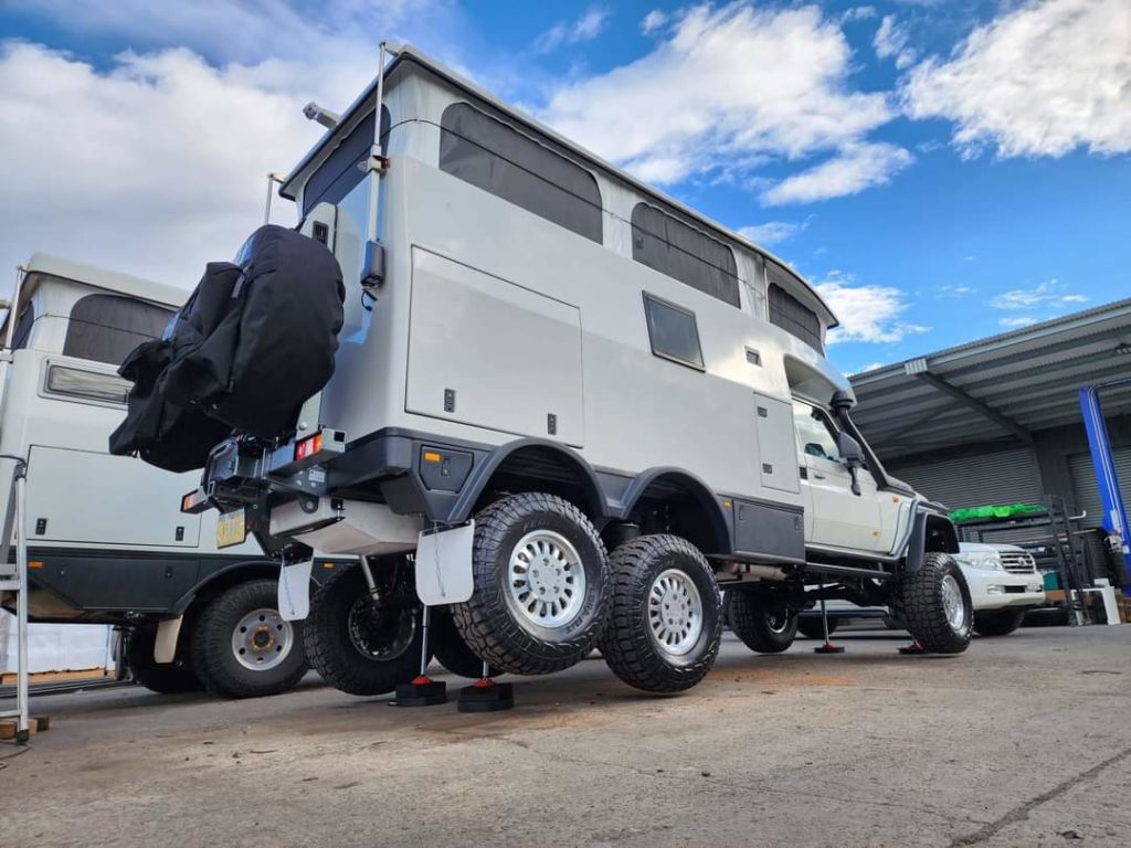 Redfoot Levelling - A white land rover, designed for Expedition Off-Road Vehicles.