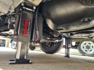 Redfoot Levelling - The underside of a Fiat vehicle with the Redfoot Levelling Fiat 'AutoLift' System.