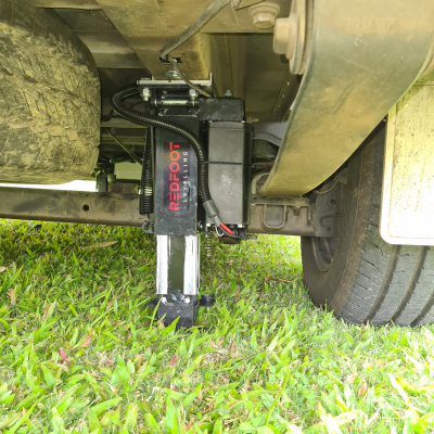 Redfoot Levelling - The underside of a truck with a winch attached to it, featuring the Redfoot Levelling Renault ‘AutoLift’ System.