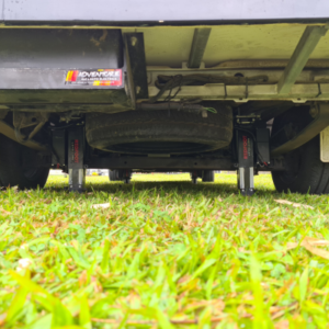 Redfoot Levelling - The underside of a truck with a Redfoot Levelling Renault ‘AutoLift’ System.
